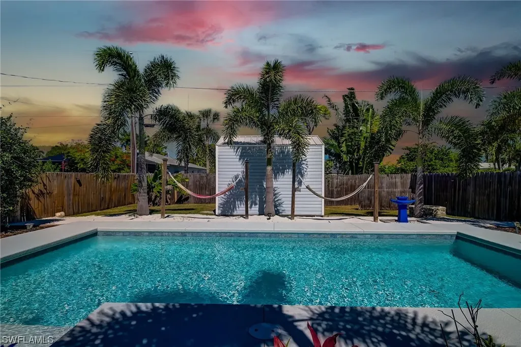709 99th Avenue N Naples FL 34108