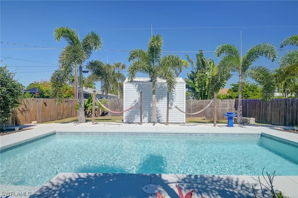 709 99th Avenue N Naples FL 34108