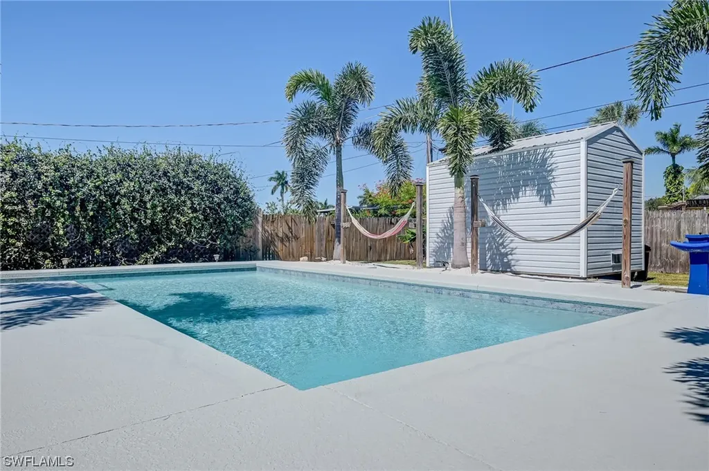 709 99th Avenue N Naples FL 34108