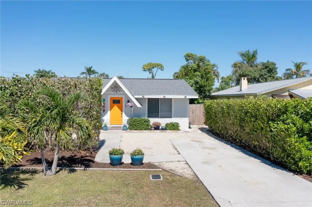 709 99th Avenue N Naples FL 34108