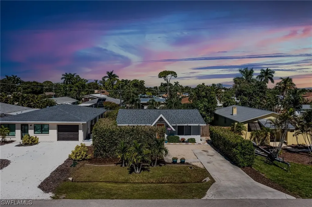 709 99th Avenue N Naples FL 34108