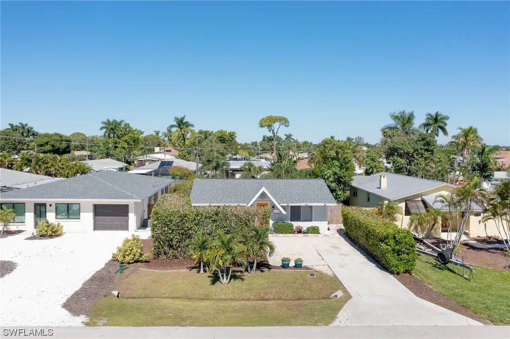 709 99th Avenue N Naples FL 34108
