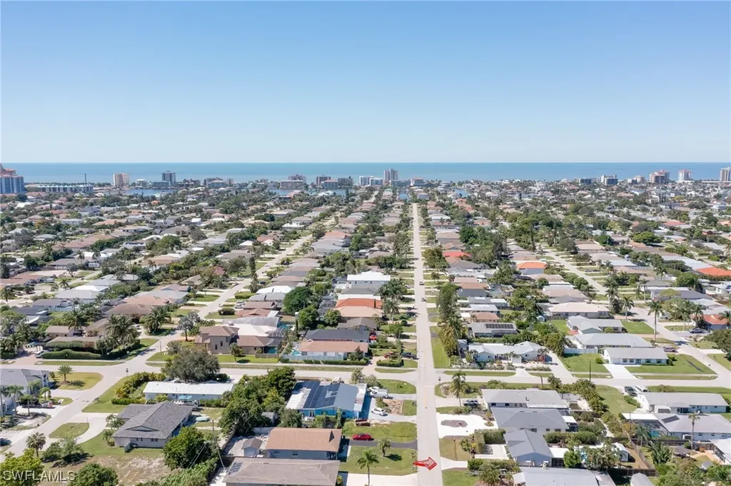 709 99th Avenue N Naples FL 34108
