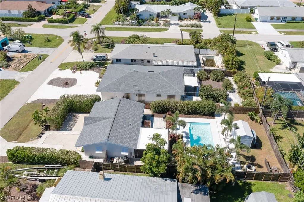 709 99th Avenue N Naples FL 34108
