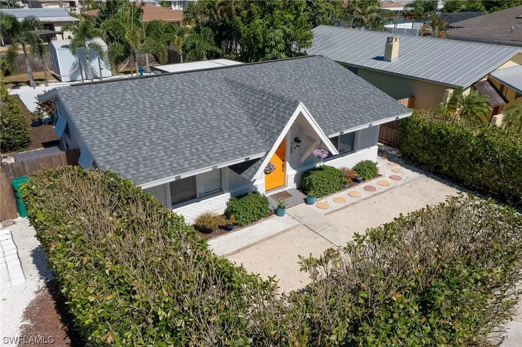 709 99th Avenue N Naples FL 34108