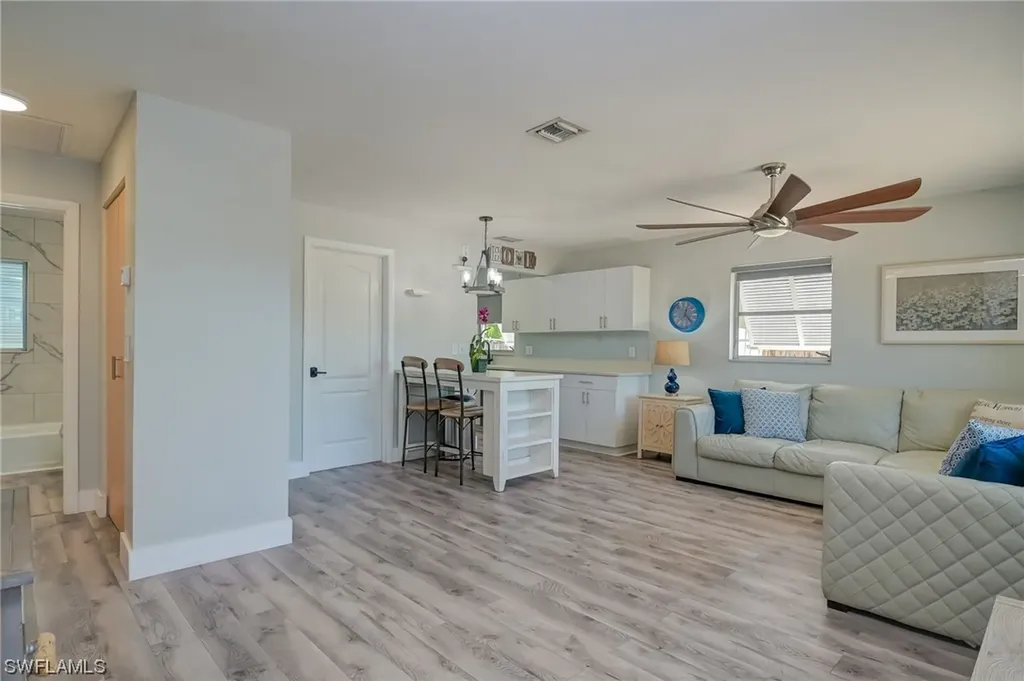 709 99th Avenue N Naples FL 34108