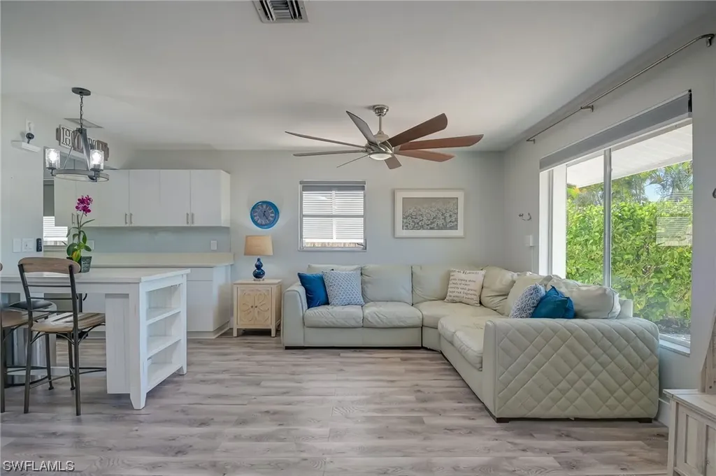 709 99th Avenue N Naples FL 34108