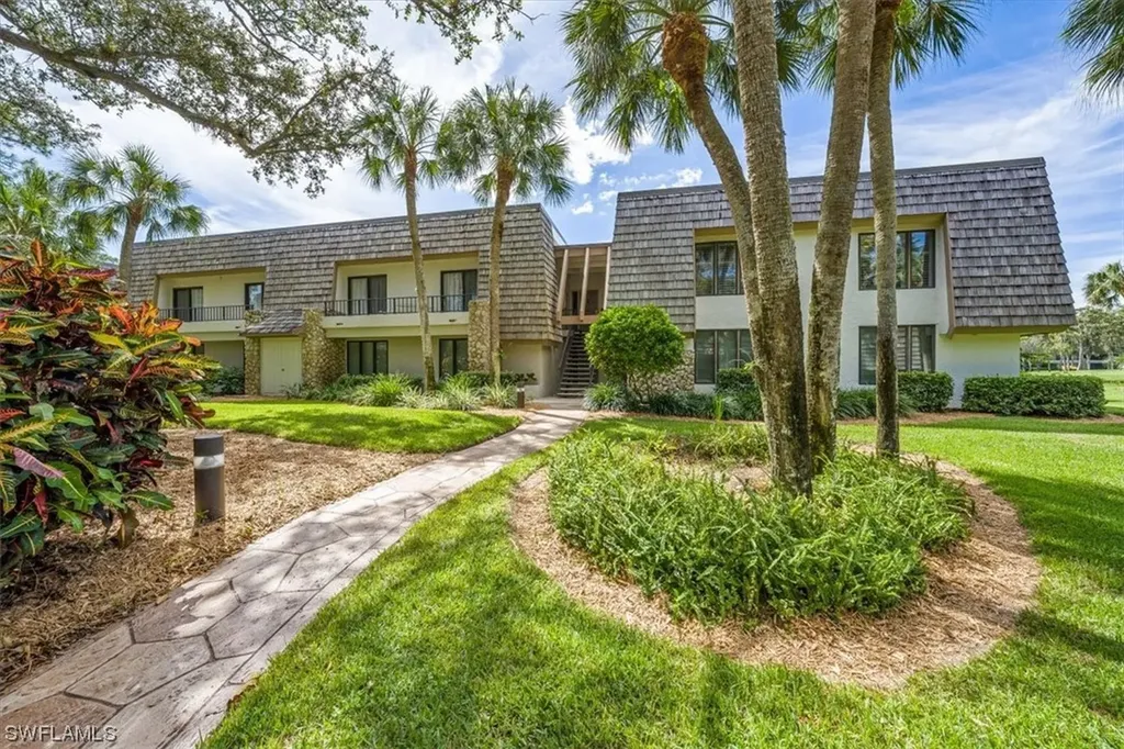 104 Clubhouse Drive Naples FL 34105