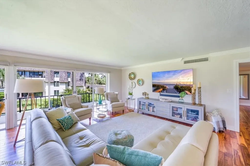 104 Clubhouse Drive Naples FL 34105