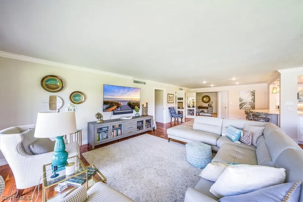 104 Clubhouse Drive Naples FL 34105