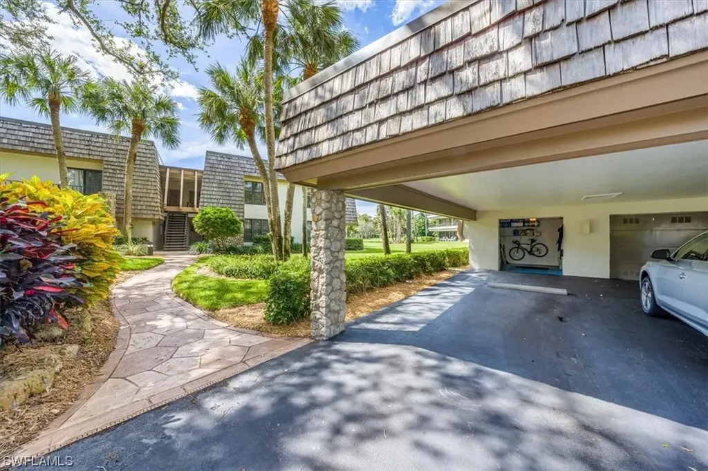 104 Clubhouse Drive Naples FL 34105