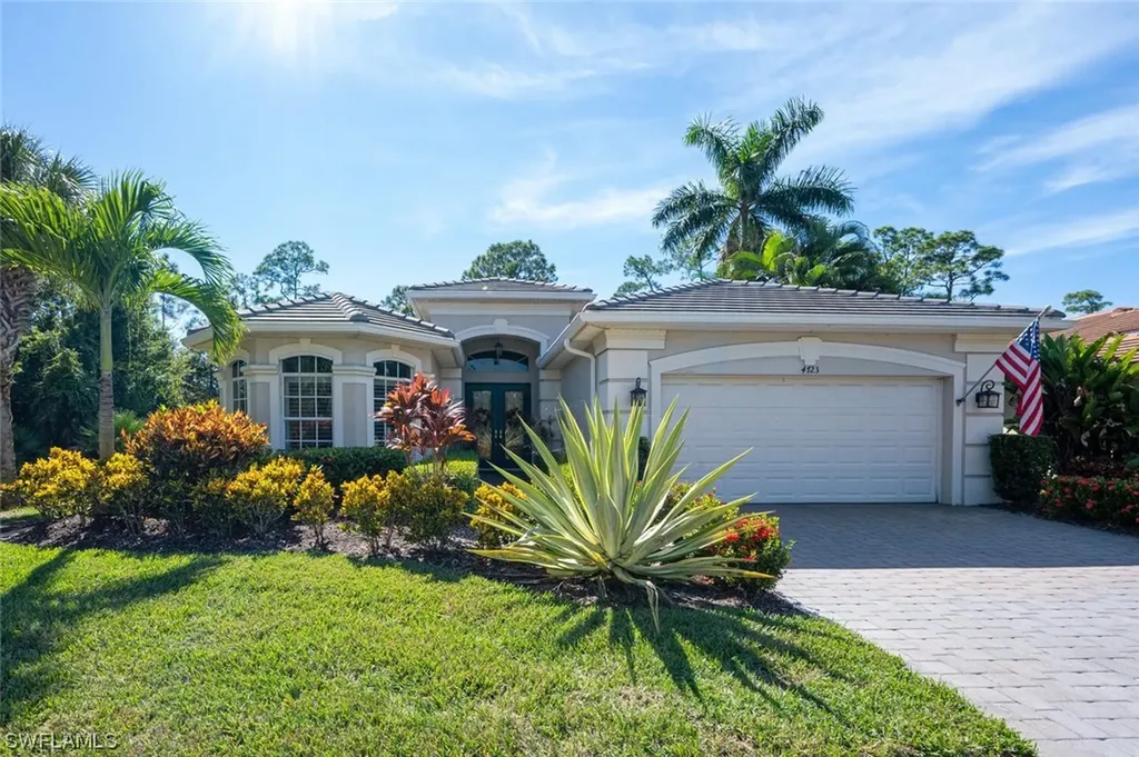 4723 Cerromar Drive Naples FL 34112