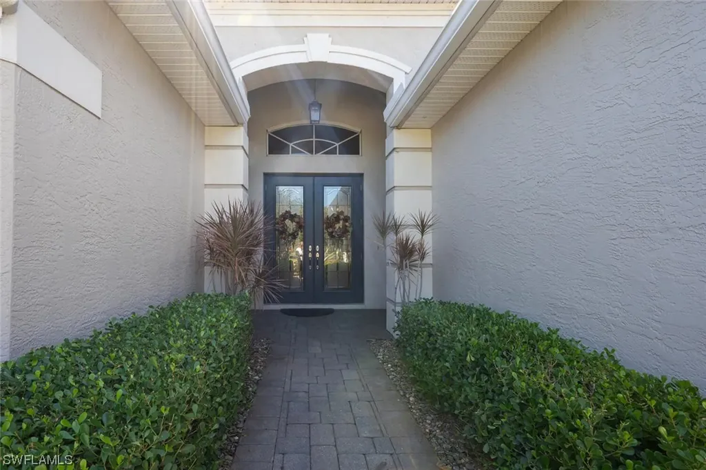 4723 Cerromar Drive Naples FL 34112