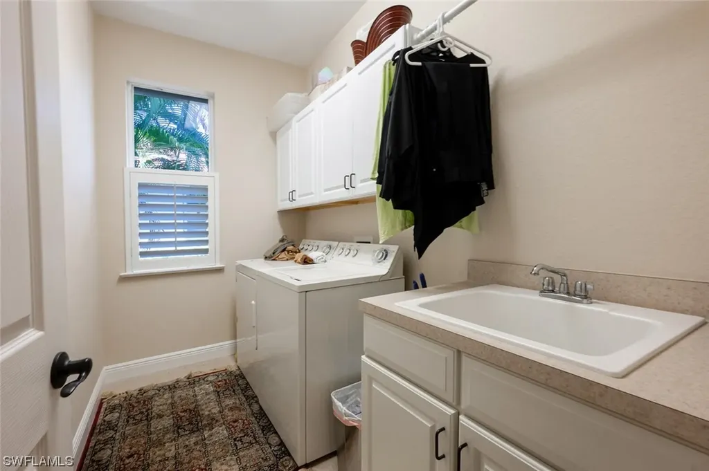 4723 Cerromar Drive Naples FL 34112