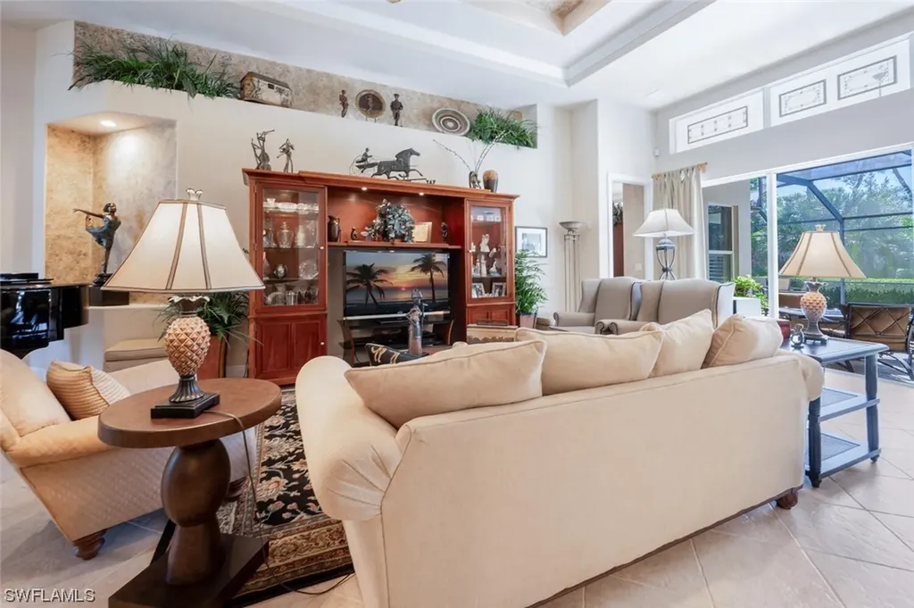 4723 Cerromar Drive Naples FL 34112