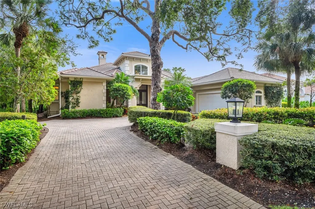 999 Barcarmil Way Naples FL 34110
