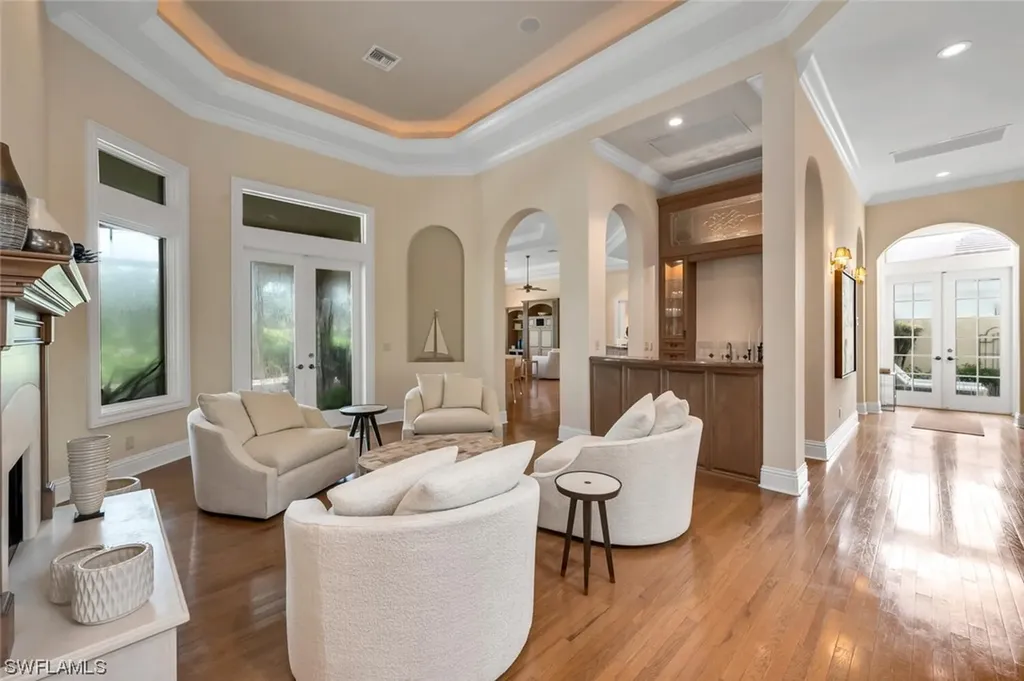 999 Barcarmil Way Naples FL 34110