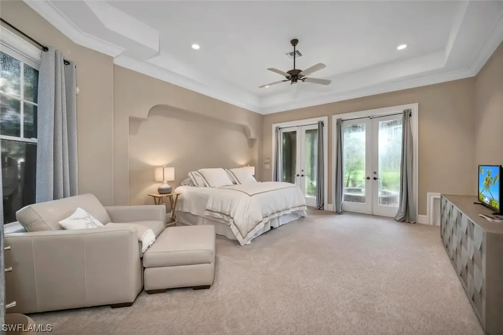 999 Barcarmil Way Naples FL 34110
