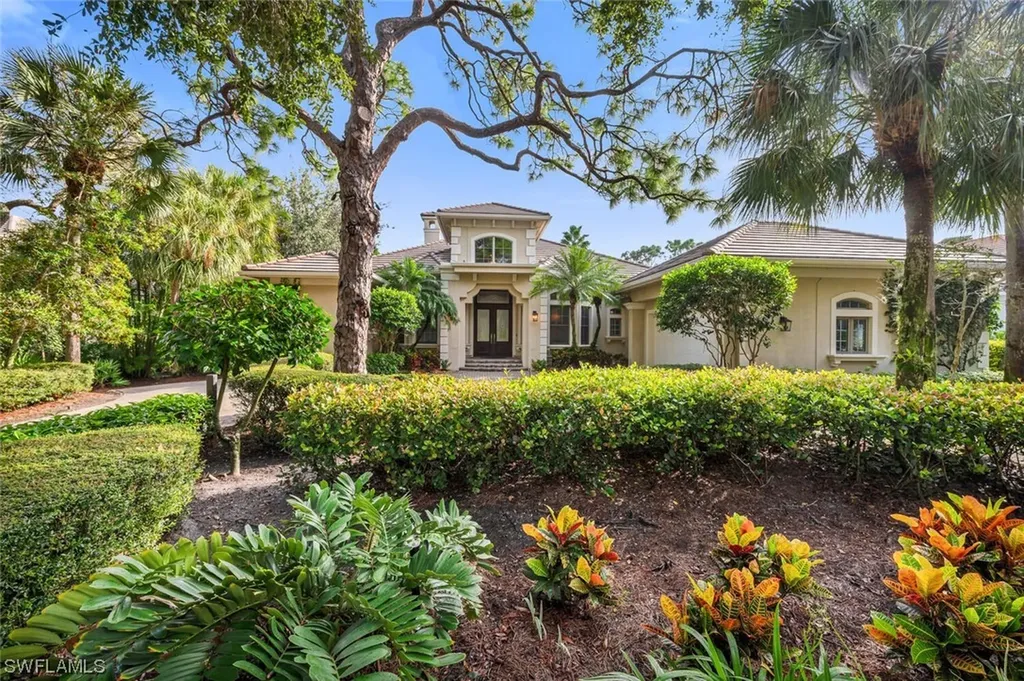 999 Barcarmil Way Naples FL 34110