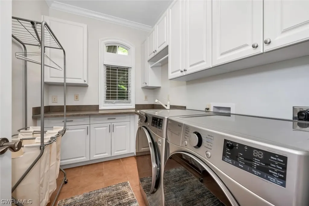 999 Barcarmil Way Naples FL 34110