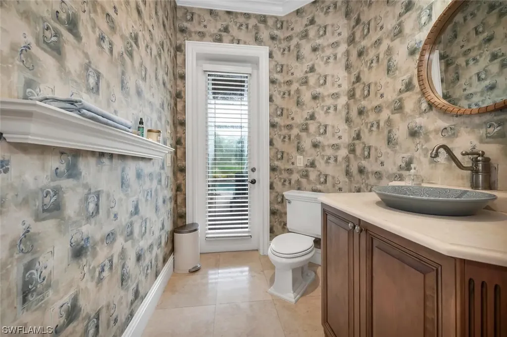 999 Barcarmil Way Naples FL 34110