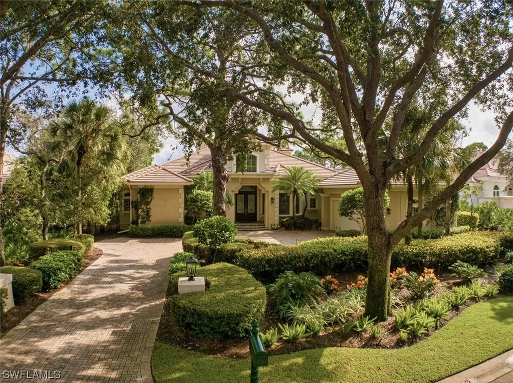 999 Barcarmil Way Naples FL 34110