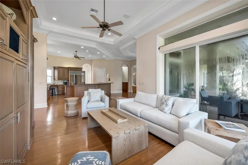 999 Barcarmil Way Naples FL 34110
