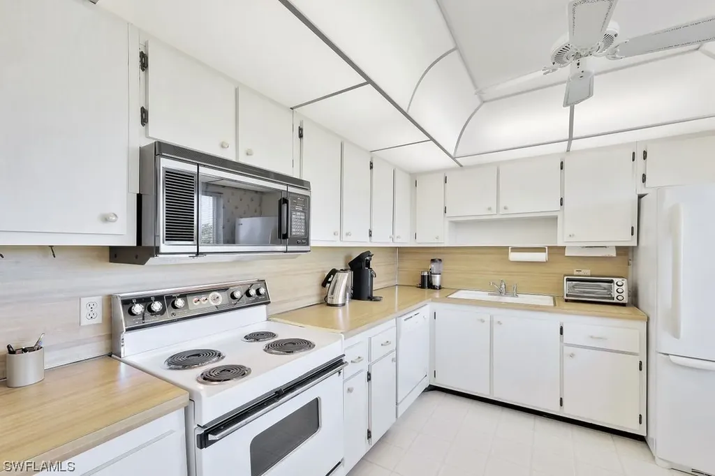 681 Teryl Road Naples FL 34112