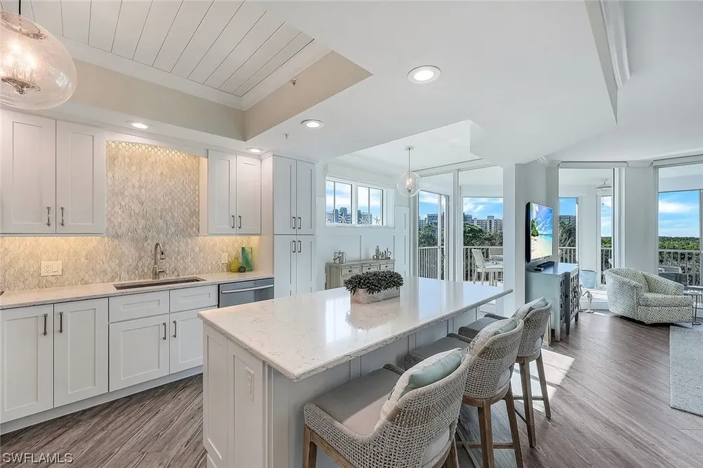 Naples FL, 325 Dunes Boulevard, Unit 302