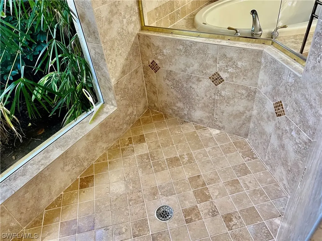 7630 Palmer Court Naples FL 34113