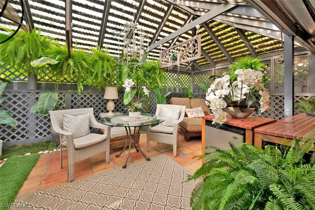 1245 Solana Road Naples FL 34103