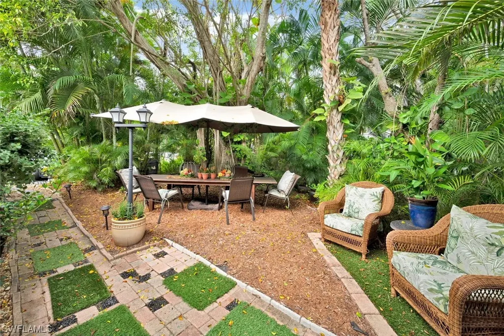 1245 Solana Road Naples FL 34103