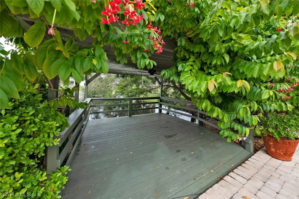 1245 Solana Road Naples FL 34103