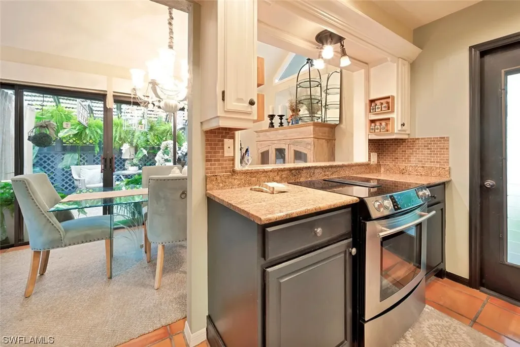 1245 Solana Road Naples FL 34103
