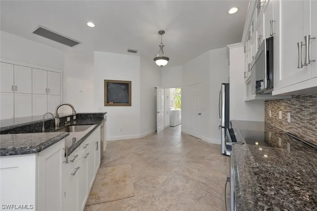 452 Sharwood Drive Naples FL 34110