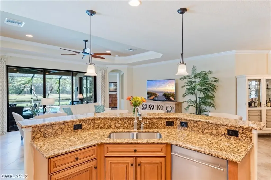 3022 Aviamar Circle Naples FL 34114