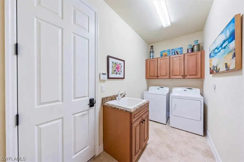 3022 Aviamar Circle Naples FL 34114