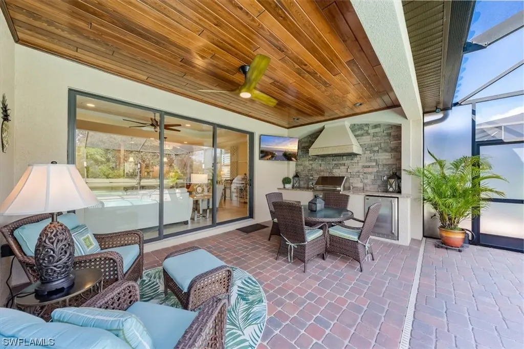3022 Aviamar Circle Naples FL 34114