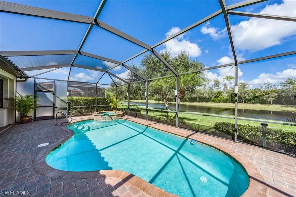 3022 Aviamar Circle Naples FL 34114