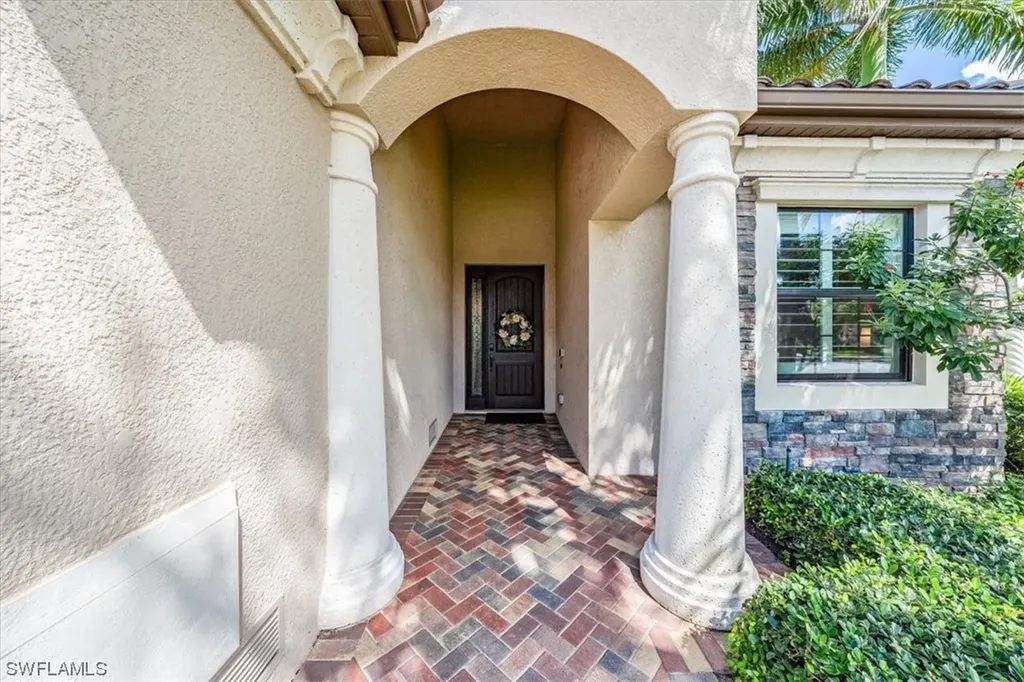 3022 Aviamar Circle Naples FL 34114