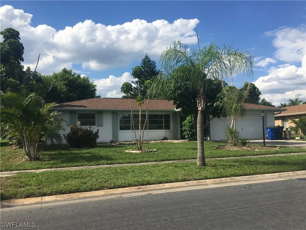 Fort Myers FL, 1429 S Larkwood Square