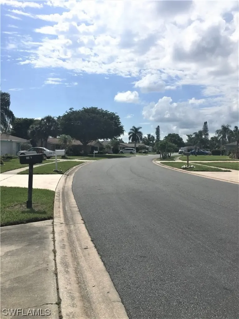 1429 S Larkwood Square Fort Myers FL 33919
