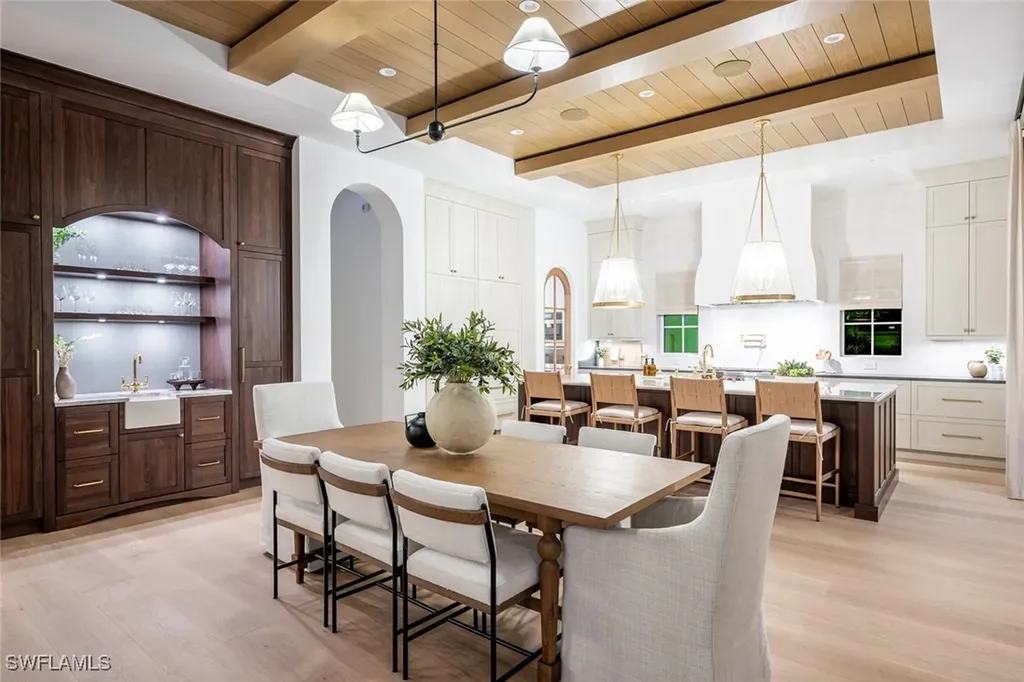 190 7th Avenue N Naples FL 34102