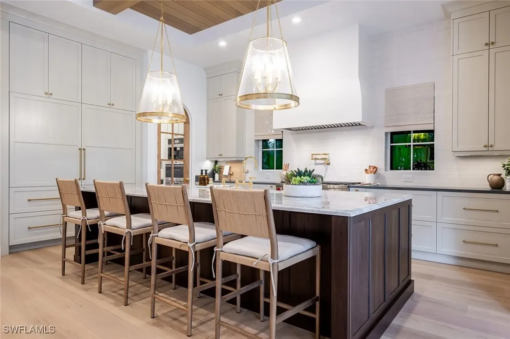 190 7th Avenue N Naples FL 34102