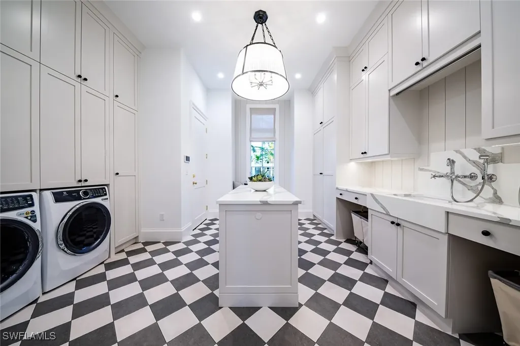 190 7th Avenue N Naples FL 34102