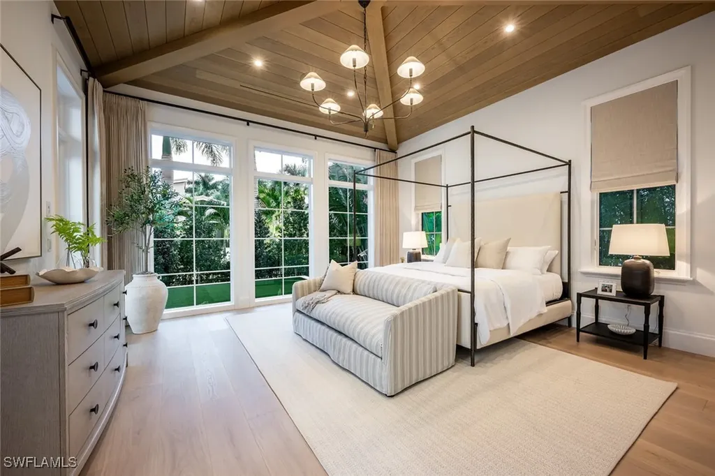 190 7th Avenue N Naples FL 34102