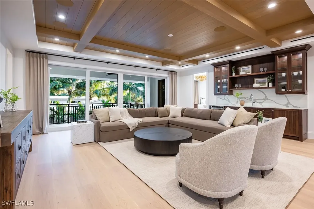 190 7th Avenue N Naples FL 34102