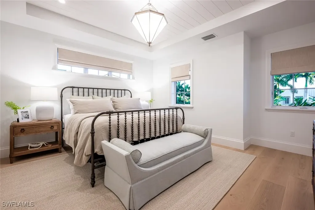 190 7th Avenue N Naples FL 34102