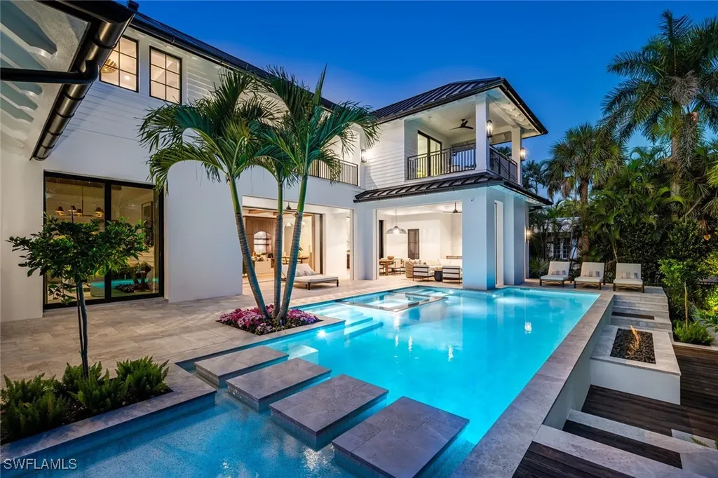 190 7th Avenue N Naples FL 34102