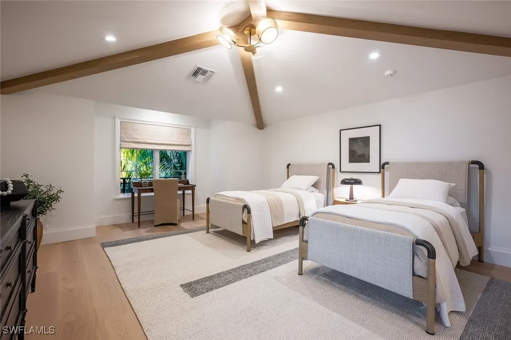 190 7th Avenue N Naples FL 34102